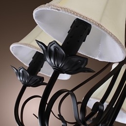 Traditionel klassisk antik messing lysekrone