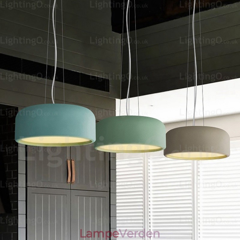 1 lys nordisk loftslampe med akrylskærm