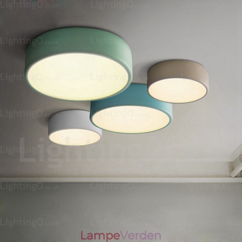 1 lys nordisk loftslampe med akrylskærm