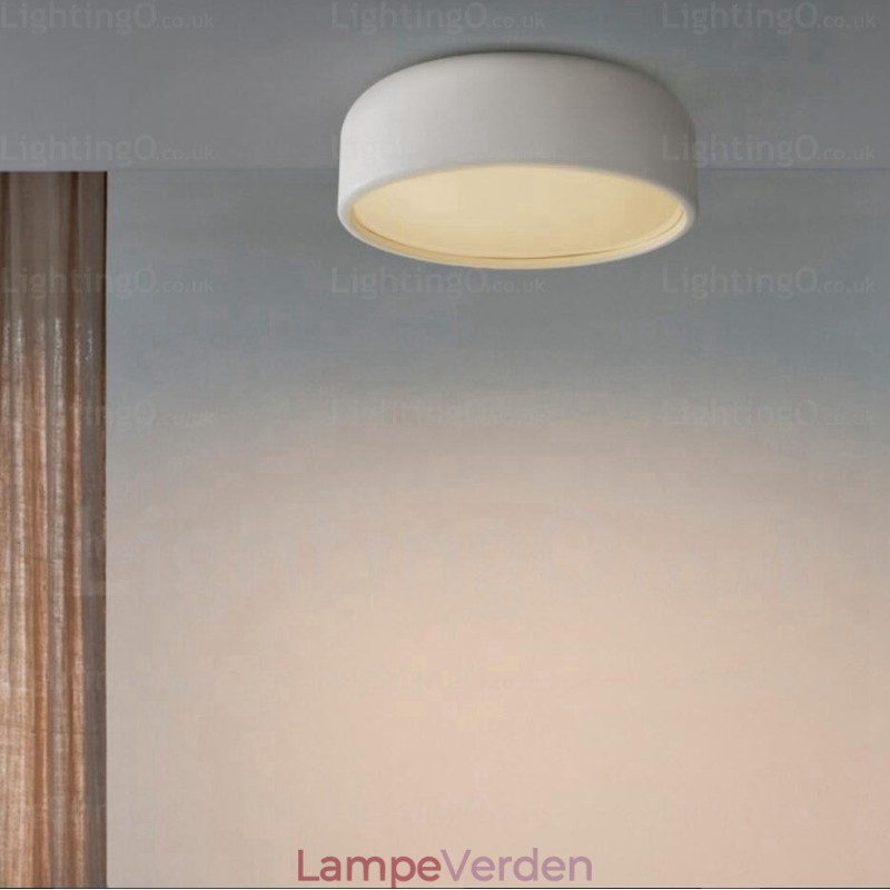 1 lys nordisk loftslampe med akrylskærm