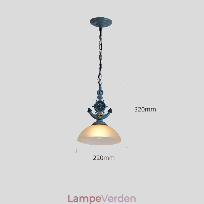 En lyseblå rustik kunstnerisk retro antik pendel med glasskærm