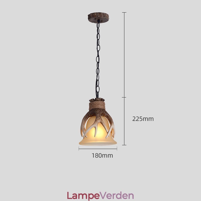 En lys rustik kunstnerisk retro gevir antik pendel med glasskærm