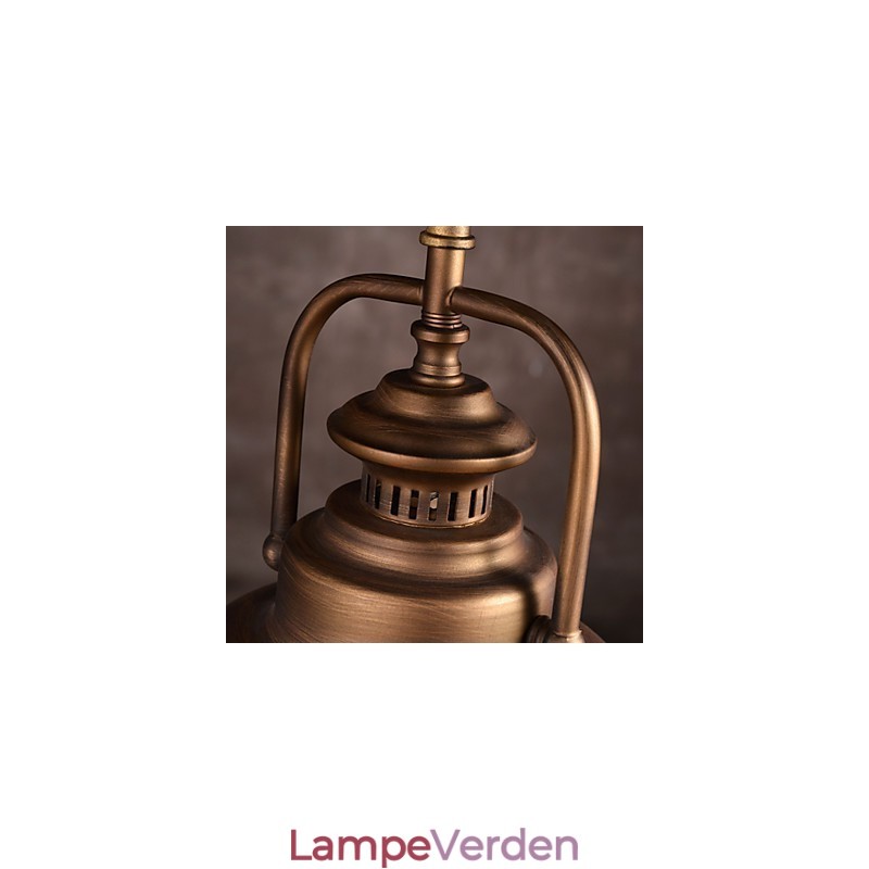 Retro pendel med metalparaplyskærm i gammel fabriksstil