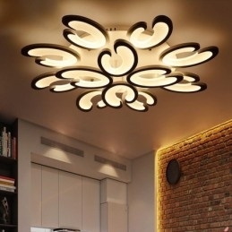 Kronbladsformet loftslampe med flush Mount