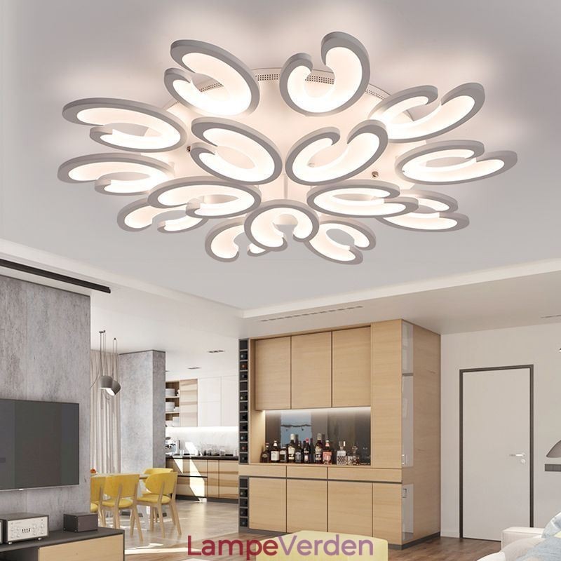 Kronbladsformet loftslampe med flush Mount
