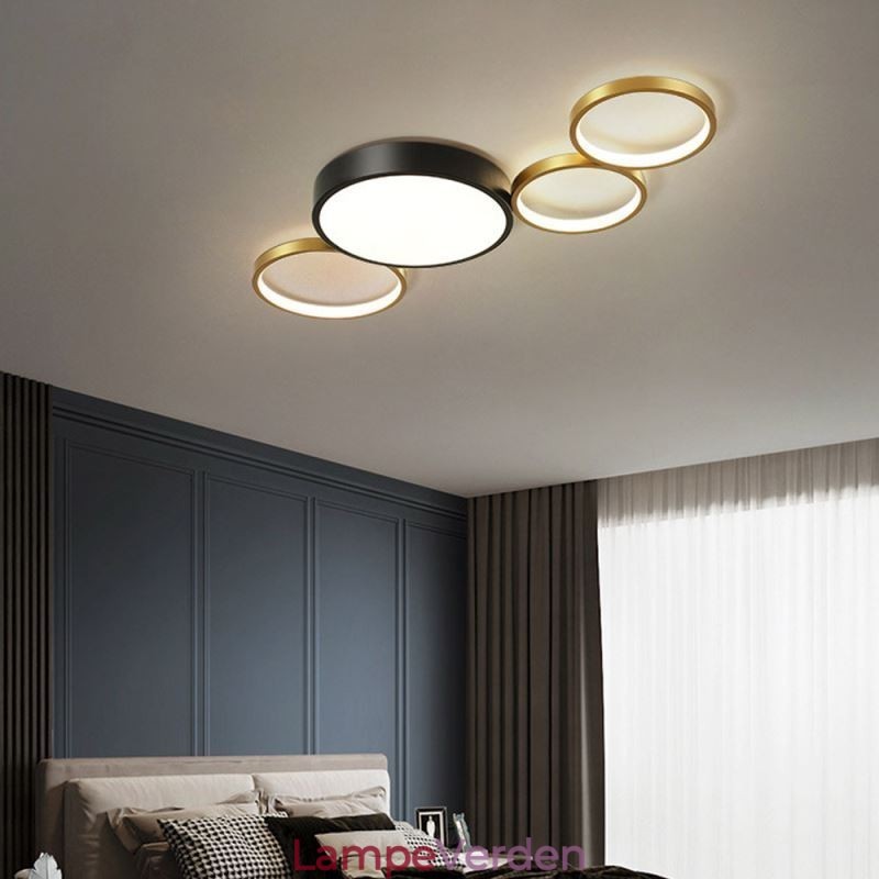 4 Ringe Flush Mount Loftslampe Unik sort+guld lampeskærmbelysning