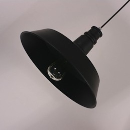 Sort moderne pendellampe i cirkel fremhævet lampeskærm