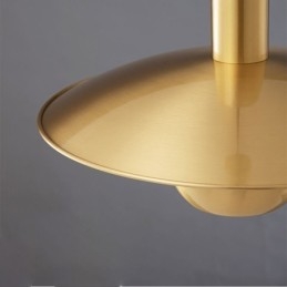 Pendellampe i børstet guld med enkelt hoved
