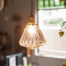 Pendellampe i klar diamant-ribbet glas