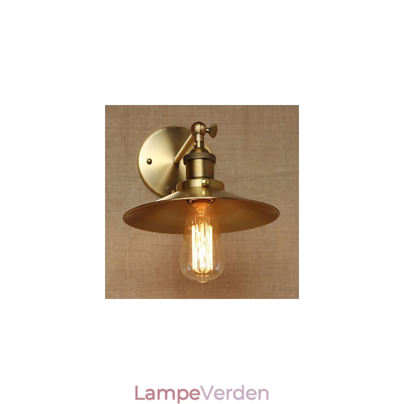 Minimalistisk industriel stil villa retro kobber dekorative paraplyer foran kirkegangens væg
