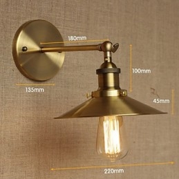 Minimalistisk industriel stil villa retro kobber dekorative paraplyer foran kirkegangens væg