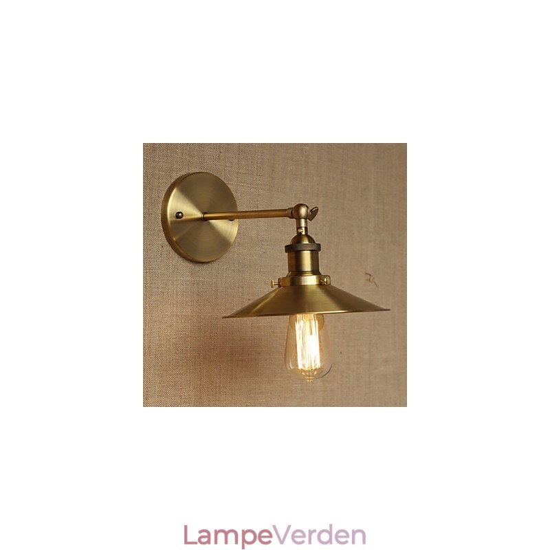 Minimalistisk industriel stil villa retro kobber dekorative paraplyer foran kirkegangens væg