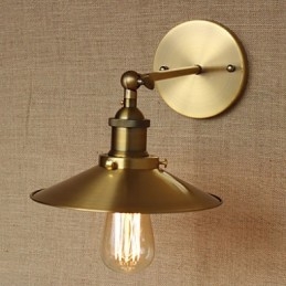 Minimalistisk industriel stil villa retro kobber dekorative paraplyer foran kirkegangens væg