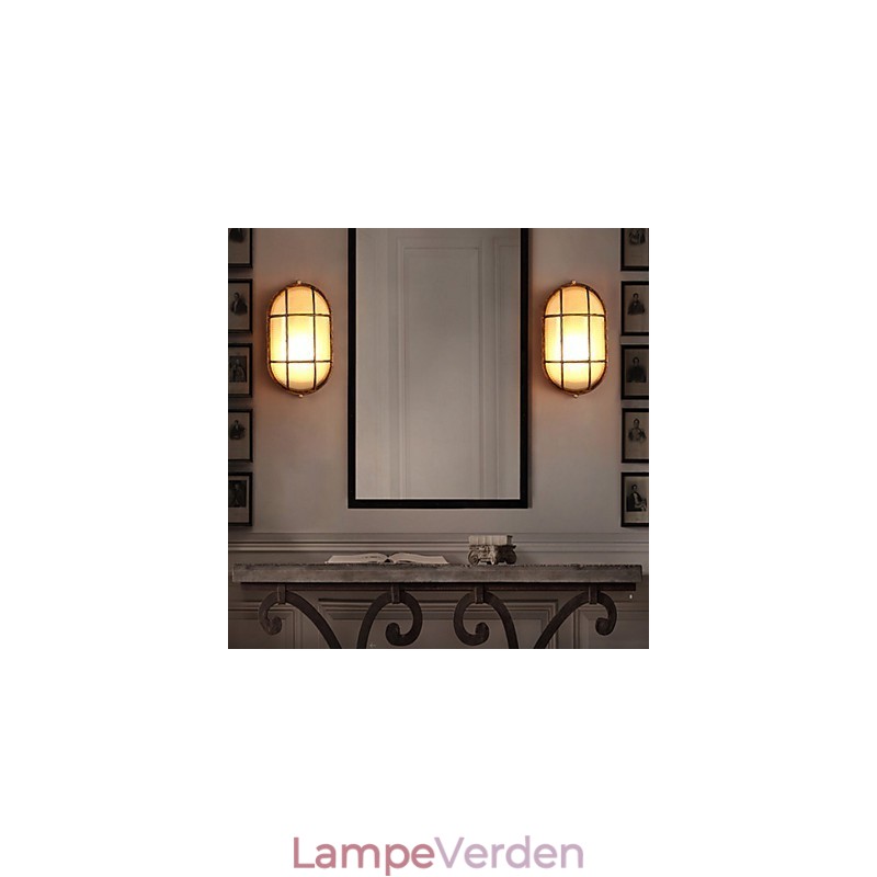 Kreativ personlighed genopretter ældgamle måder. Glasvæglampelys