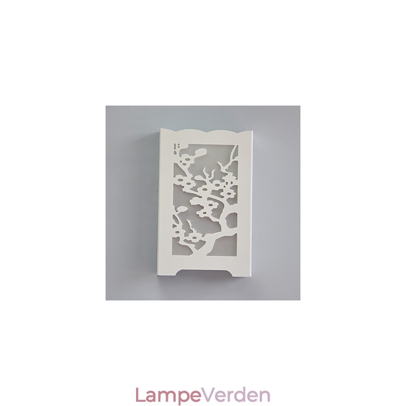 Hvid Blommeblomstens væglampe af udskårne mønstre eller design på træværkslys