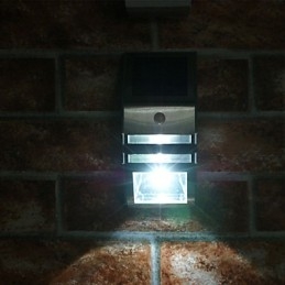 Solar hvid væglampe med PIR bevægelsessensor