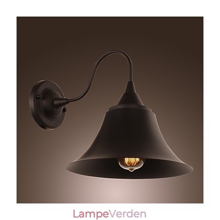 Kunstnerisk væglampe med retro metalskærm og beslag Kunstnerisk væglampe med retro metalskærm og beslag