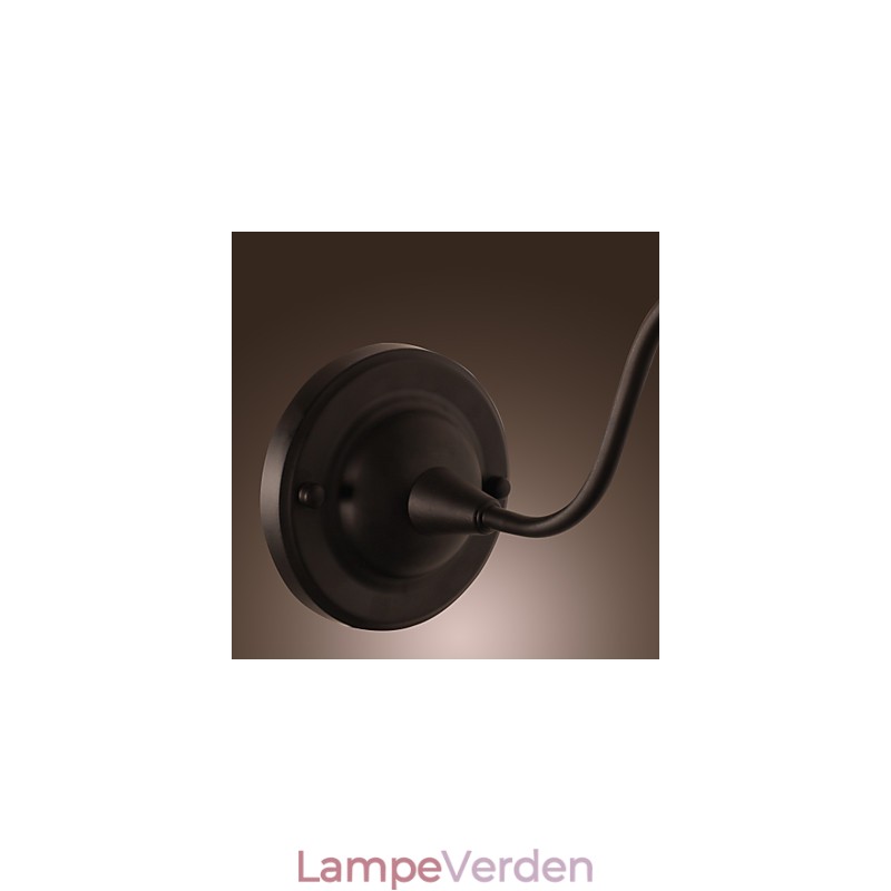 Kunstnerisk væglampe med retro metalskærm og beslag