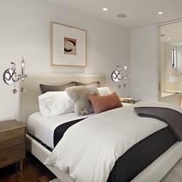 Sølvfarvet krystal væglampe med 1 lys