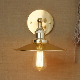 Minimalistisk industriel stil villa nostalgisk gylden paraply foran kirkegangen dekoreret væg