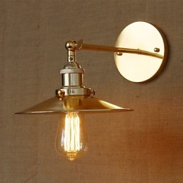 Minimalistisk industriel stil villa nostalgisk gylden paraply foran kirkegangen dekoreret væg