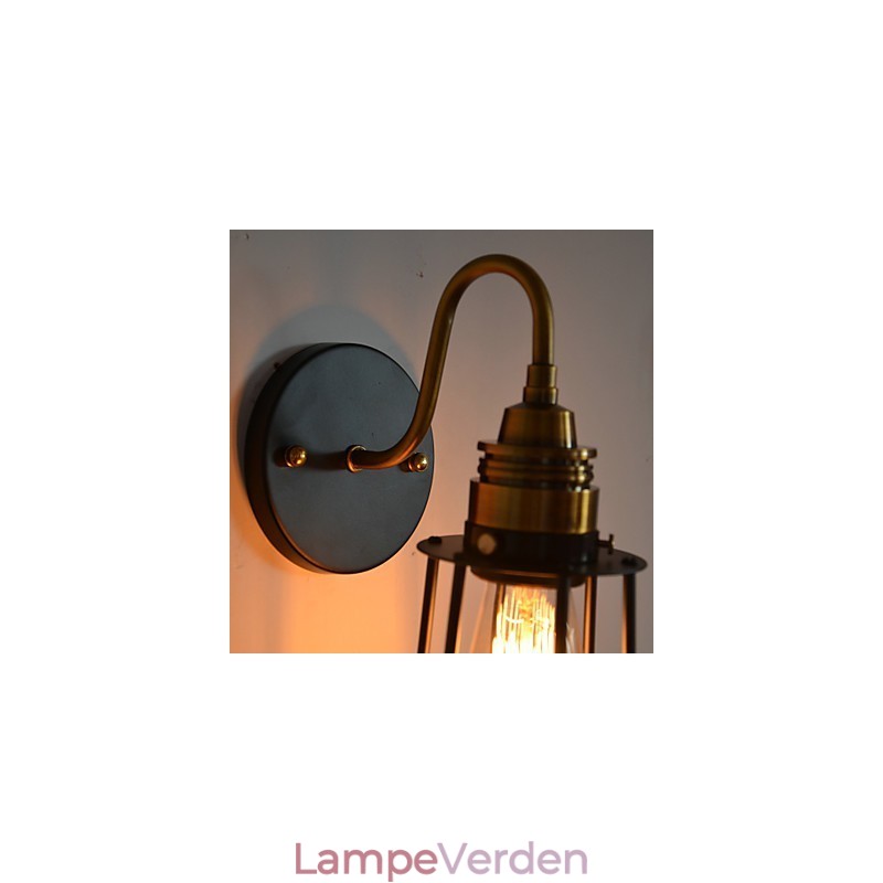 Minimalistisk kunstnerisk væglampe med sort metalskeletskærm