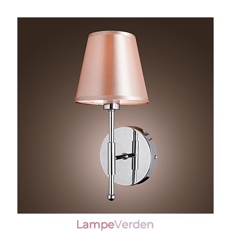 Enkelt designet væglampe i varmt lys Enkelt designet væglampe i varmt lys