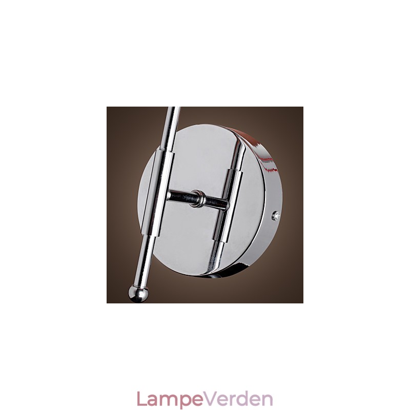 Enkelt designet væglampe i varmt lys