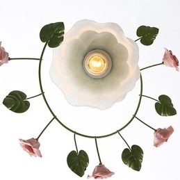 Valentinsdag Rosenhavens blomster og planter absorberer kuppellys