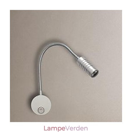 Væglampen til væglampen på hovedet af slangesengen er oplyst af den lyse læselampe