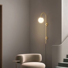 Moderne væglampe i børstet guld