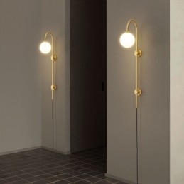 Moderne væglampe i børstet guld