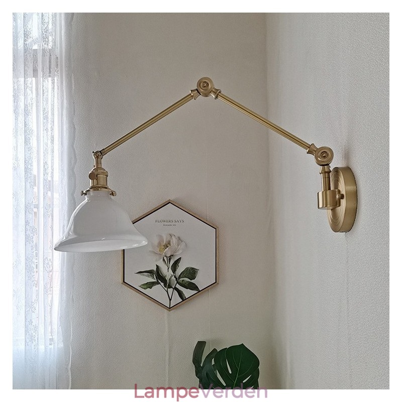 Moderne væglampe med glasskærm