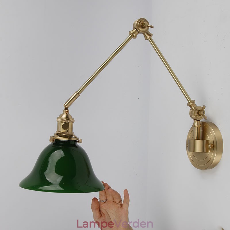 Moderne væglampe med glasskærm