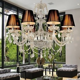 Elegant krystal lysekrone med 8 lys